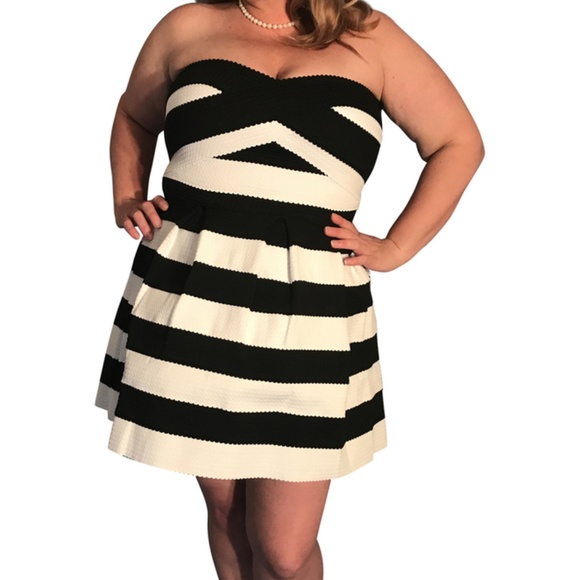 Strapless Black & White Bandage Dress Junior 3xl - Picture 3 of 4